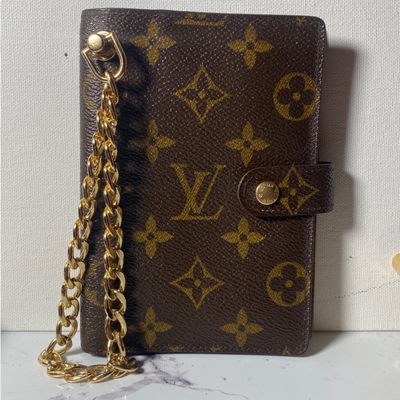 Authentic Louis Vuitton Monogram Agenda Cover - Picture 2 of 12